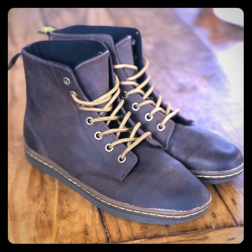 DR.MARTENS WOMENS LEYTON BOOT